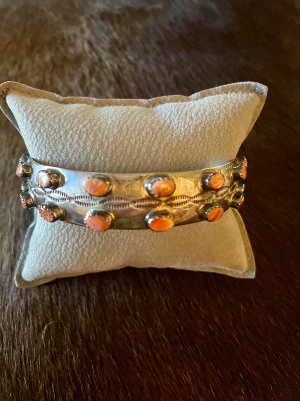 Vintage Native American Sterling Silver Double Row Spiny Oyster Bangle Bracelet - Picture 5 of 6